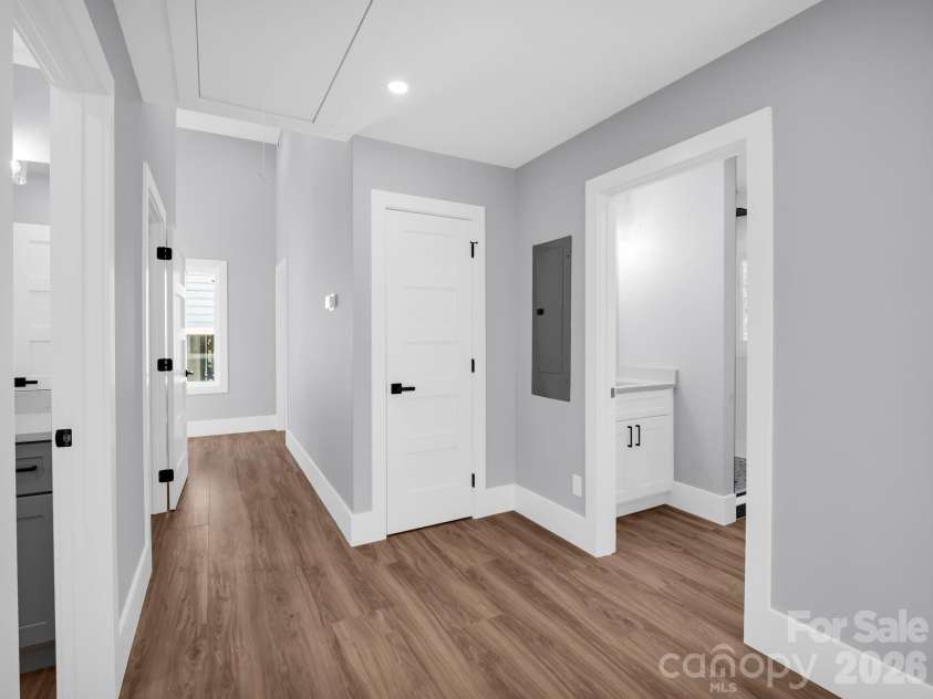 1 Pinnacle View Road, Asheville, NC 28803.  MLS# CAR4303088, YatesRealty ID 3963. 