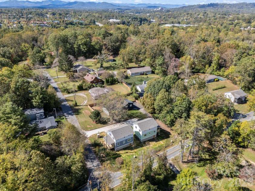 1 Pinnacle View Road, Asheville, NC 28803.  MLS# CAR4303088, YatesRealty ID 3963. 