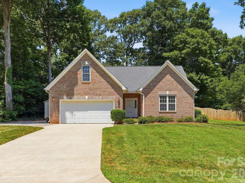 139 Spicewood Circle, Troutman, NC 28166.  MLS# CAR4405852, YatesRealty ID 39631. 