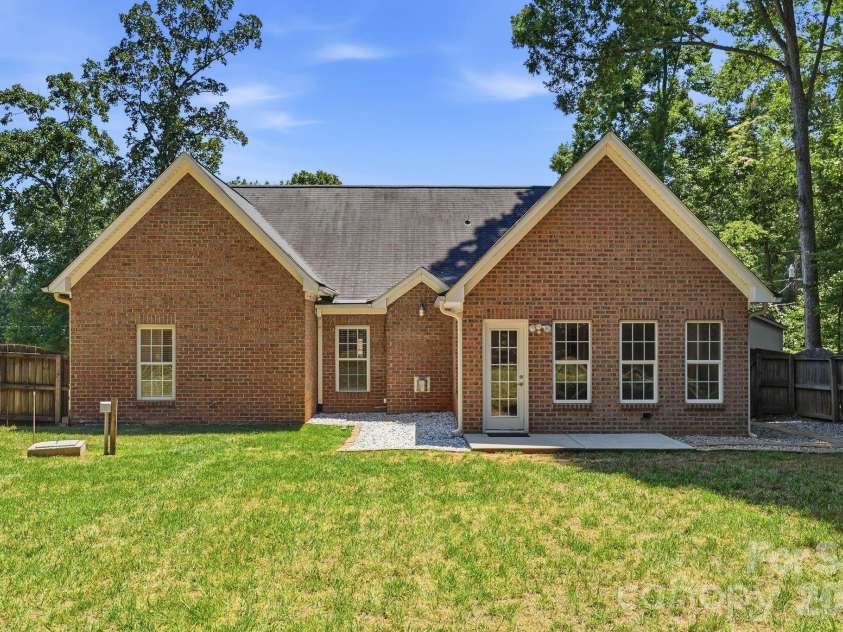 139 Spicewood Circle, Troutman, NC 28166.  MLS# CAR4405852, YatesRealty ID 39631. 