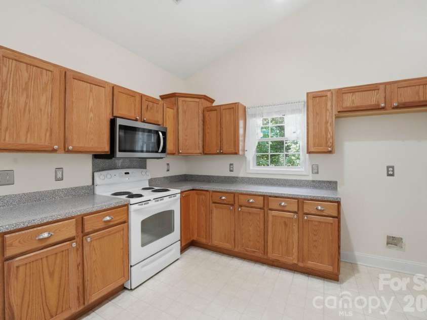 139 Spicewood Circle, Troutman, NC 28166.  MLS# CAR4405852, YatesRealty ID 39631. 