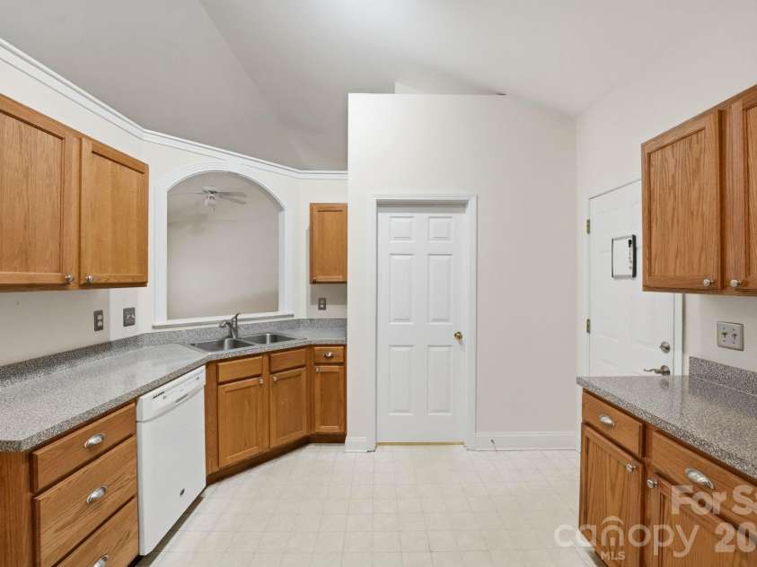 139 Spicewood Circle, Troutman, NC 28166.  MLS# CAR4405852, YatesRealty ID 39631. 