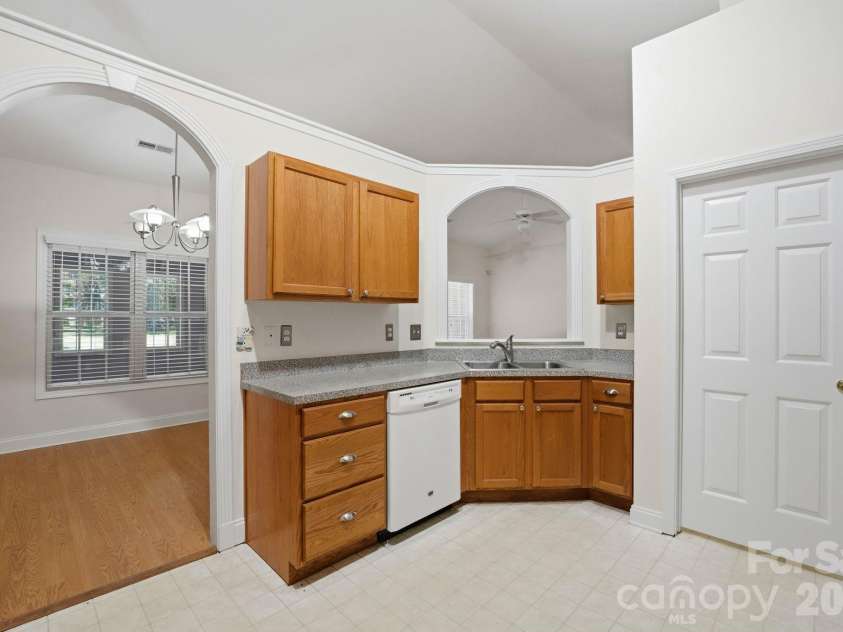 139 Spicewood Circle, Troutman, NC 28166.  MLS# CAR4405852, YatesRealty ID 39631. 