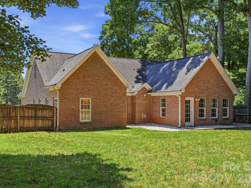 139 Spicewood Circle, Troutman, NC 28166.  MLS# CAR4405852, YatesRealty ID 39631. 
