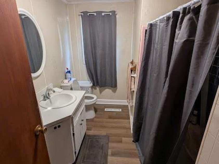 4835 Salisbury Street, Hickory, NC 28601.  MLS# CAR4406816, YatesRealty ID 39638. Bathroom