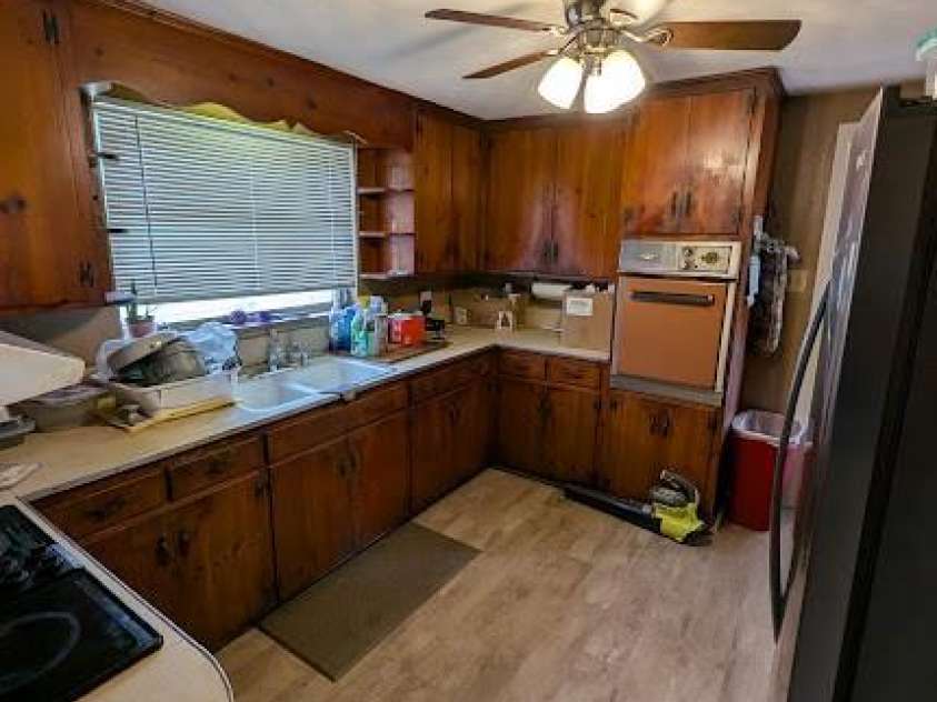 4835 Salisbury Street, Hickory, NC 28601.  MLS# CAR4406816, YatesRealty ID 39638. Kitchen