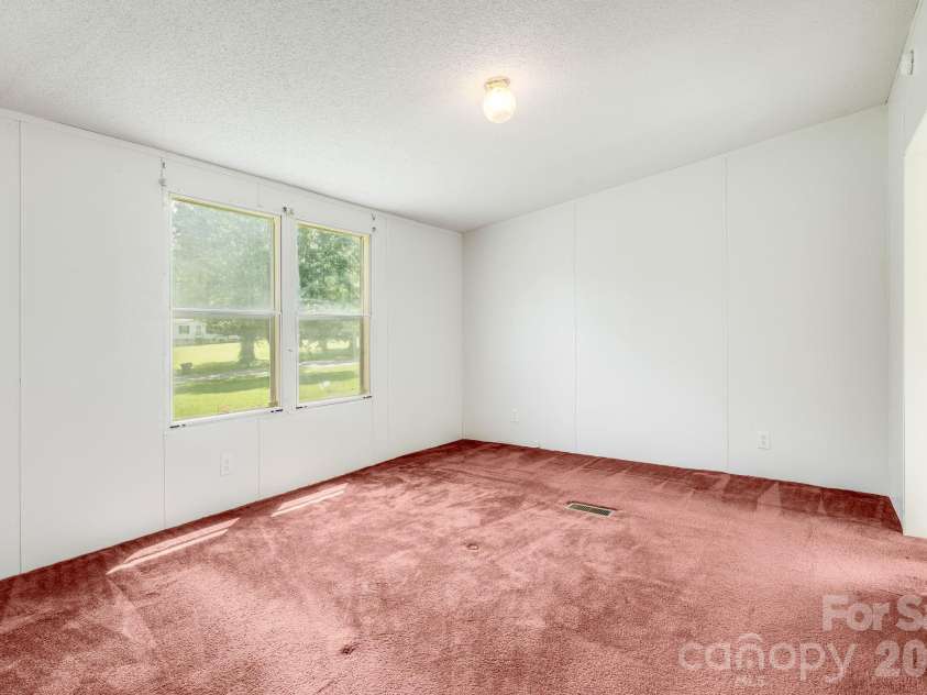 505 Crescent Way, Horse Shoe, NC 28742.  MLS# CAR4403929, YatesRealty ID 39639. 