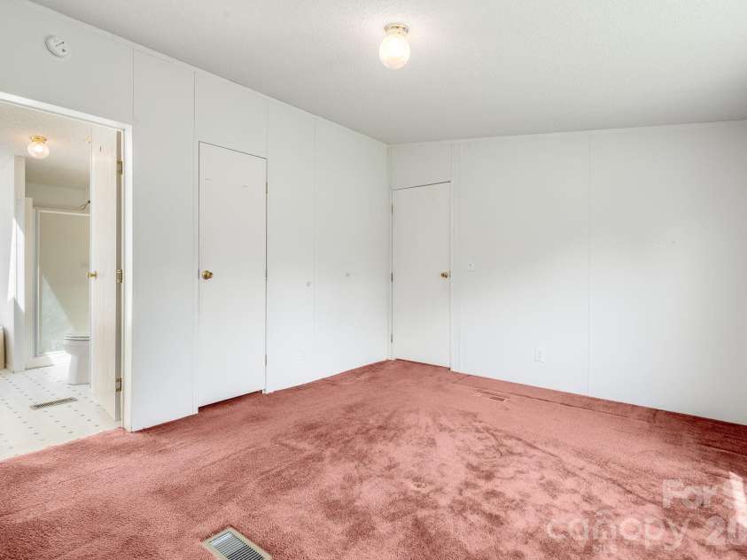 505 Crescent Way, Horse Shoe, NC 28742.  MLS# CAR4403929, YatesRealty ID 39639. 