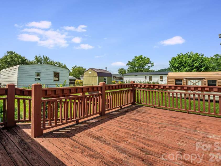 505 Crescent Way, Horse Shoe, NC 28742.  MLS# CAR4403929, YatesRealty ID 39639. 