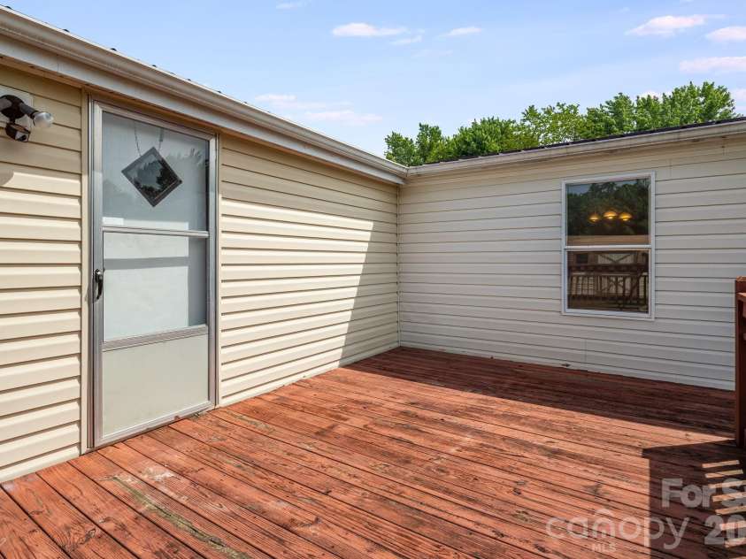 505 Crescent Way, Horse Shoe, NC 28742.  MLS# CAR4403929, YatesRealty ID 39639. 