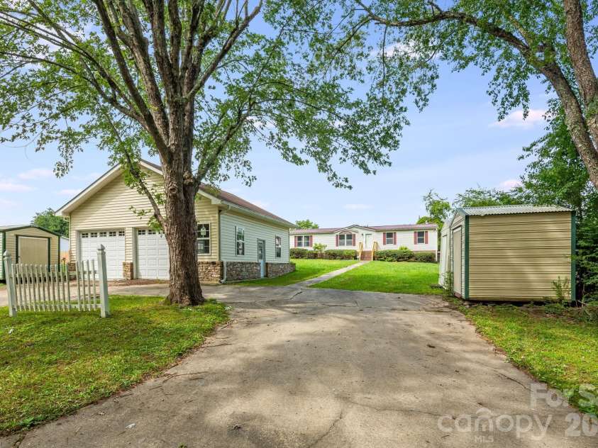 505 Crescent Way, Horse Shoe, NC 28742.  MLS# CAR4403929, YatesRealty ID 39639. 