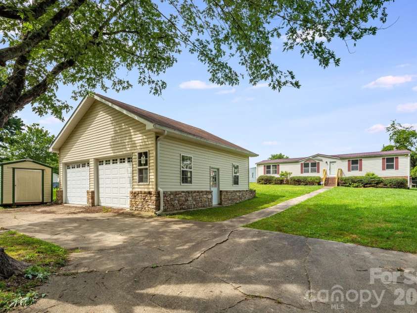 505 Crescent Way, Horse Shoe, NC 28742.  MLS# CAR4403929, YatesRealty ID 39639. 