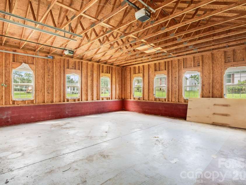505 Crescent Way, Horse Shoe, NC 28742.  MLS# CAR4403929, YatesRealty ID 39639. 