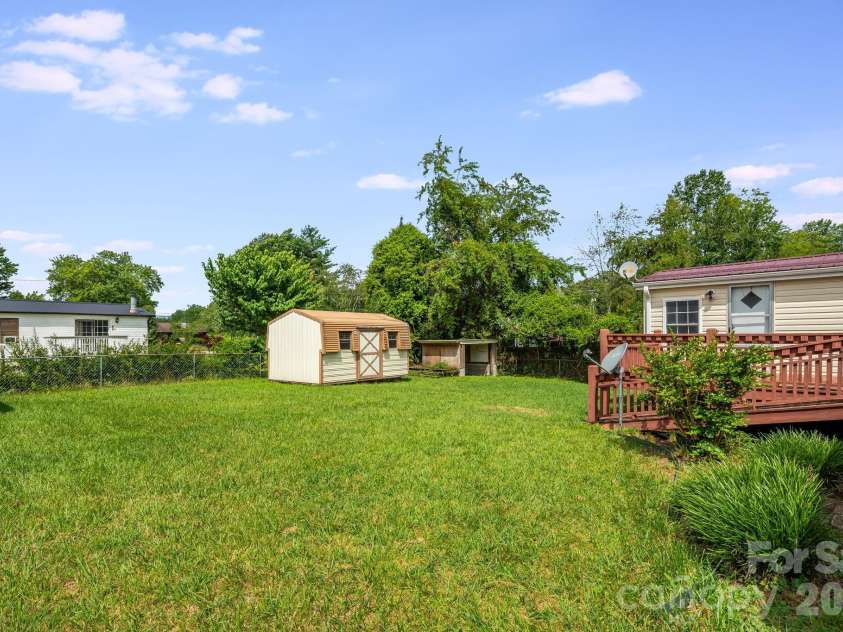 505 Crescent Way, Horse Shoe, NC 28742.  MLS# CAR4403929, YatesRealty ID 39639. 