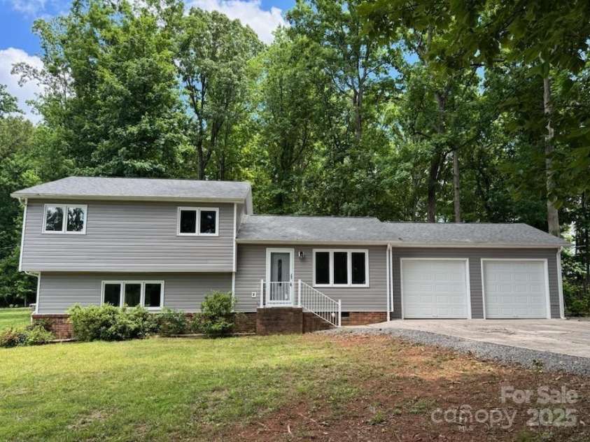 1934 Hickory Hills Drive, Denver, NC 28037.  MLS# CAR4209236, YatesRealty ID 3964. 