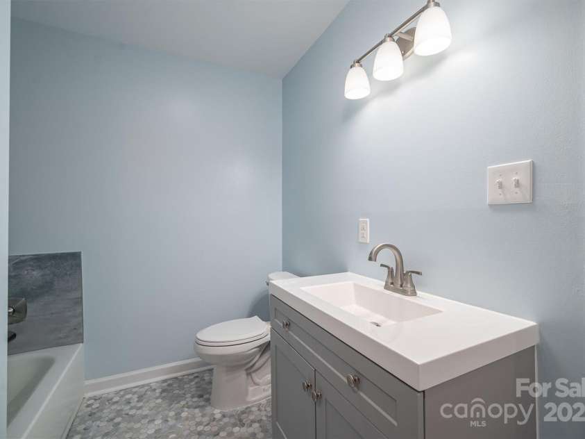 1934 Hickory Hills Drive, Denver, NC 28037.  MLS# CAR4209236, YatesRealty ID 3964. Full bath with new vanity