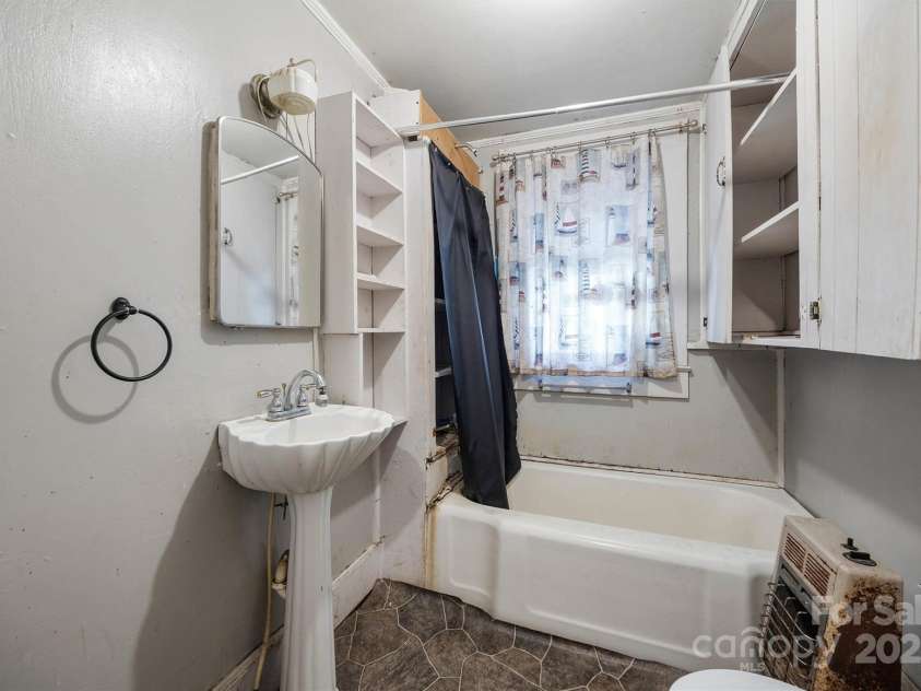 2012 Baton Rouge Road, Chester, SC 29706.  MLS# CAR4328649, YatesRealty ID 3964. 