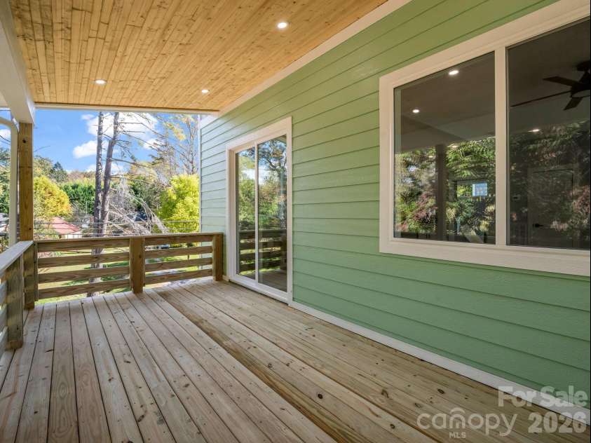 3 Pinnacle View Road, Asheville, NC 28803.  MLS# CAR4303110, YatesRealty ID 3964. 
