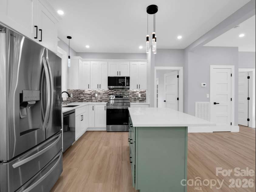 3 Pinnacle View Road, Asheville, NC 28803.  MLS# CAR4303110, YatesRealty ID 3964. 