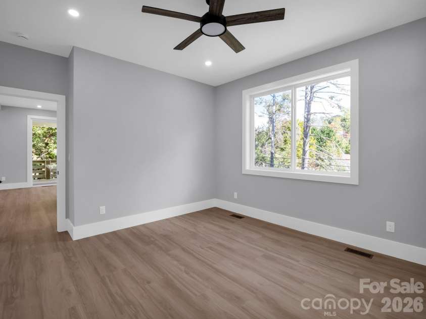 3 Pinnacle View Road, Asheville, NC 28803.  MLS# CAR4303110, YatesRealty ID 3964. 