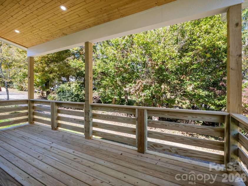 3 Pinnacle View Road, Asheville, NC 28803.  MLS# CAR4303110, YatesRealty ID 3964. 