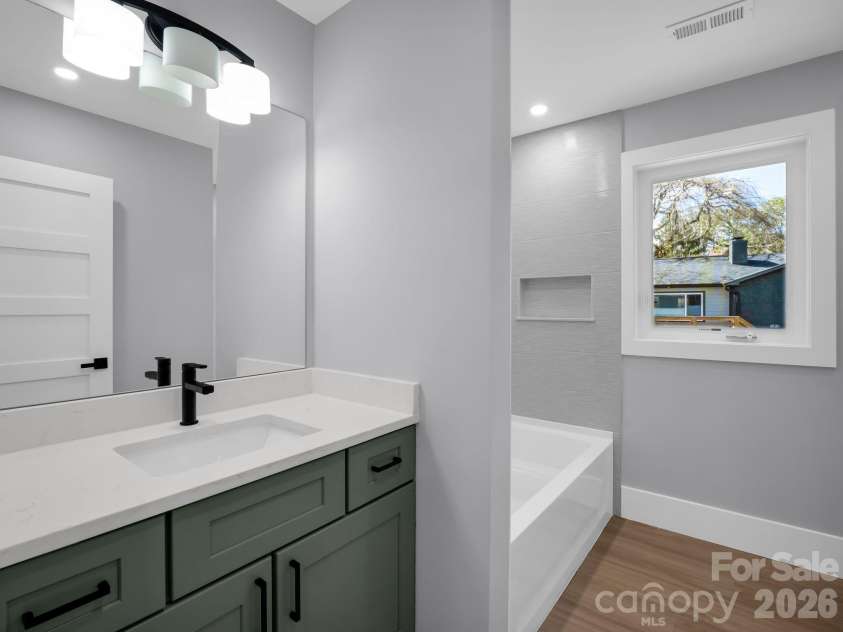 3 Pinnacle View Road, Asheville, NC 28803.  MLS# CAR4303110, YatesRealty ID 3964. 