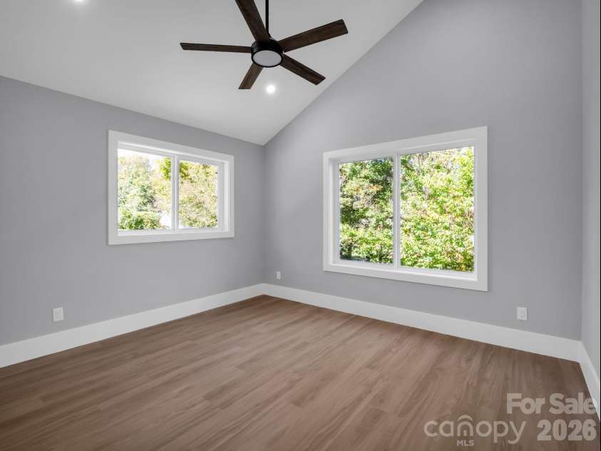 3 Pinnacle View Road, Asheville, NC 28803.  MLS# CAR4303110, YatesRealty ID 3964. 