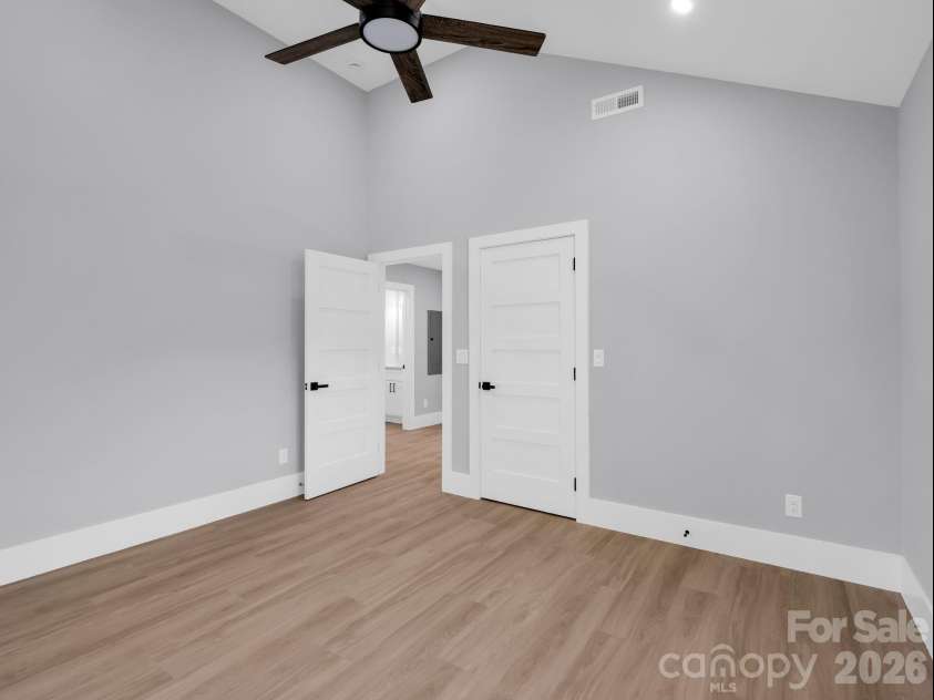 3 Pinnacle View Road, Asheville, NC 28803.  MLS# CAR4303110, YatesRealty ID 3964. 