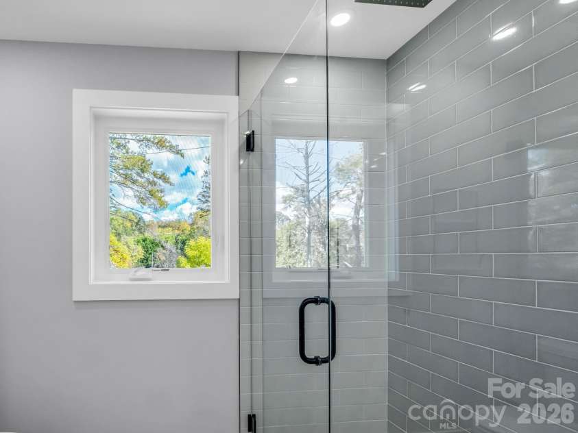 3 Pinnacle View Road, Asheville, NC 28803.  MLS# CAR4303110, YatesRealty ID 3964. 