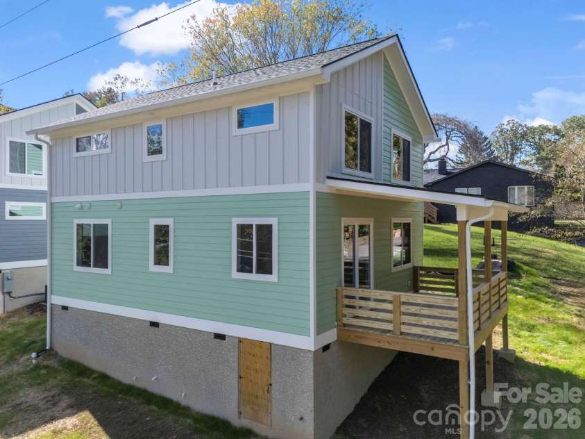 3 Pinnacle View Road, Asheville, NC 28803.  MLS# CAR4303110, YatesRealty ID 3964. 