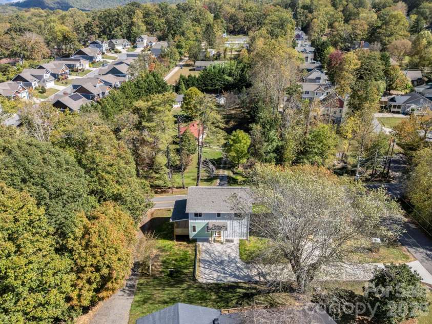 3 Pinnacle View Road, Asheville, NC 28803.  MLS# CAR4303110, YatesRealty ID 3964. 