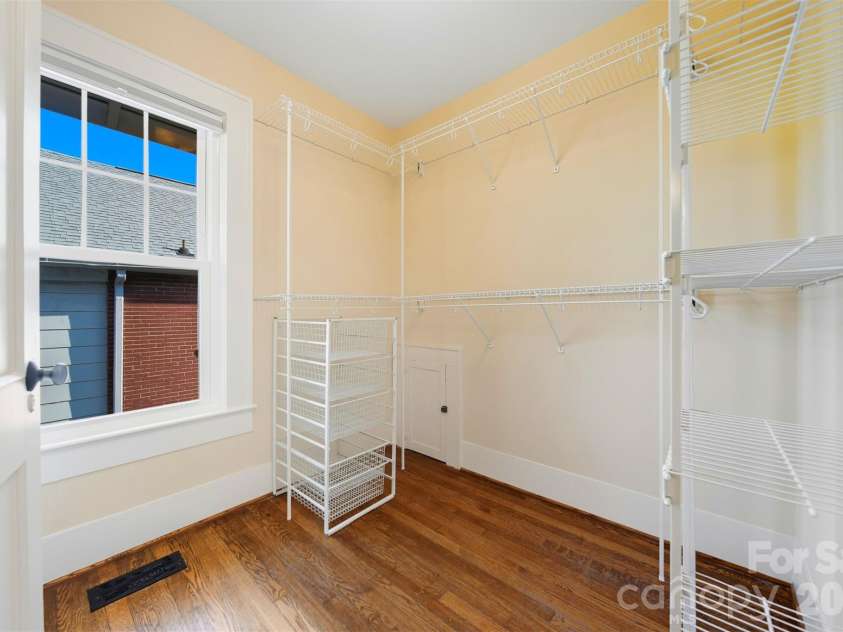 609 2nd Street, Hickory, NC 28601.  MLS# CAR4305658, YatesRealty ID 39644. 