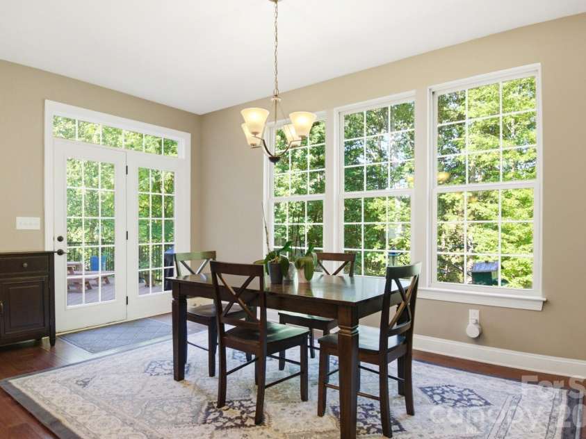 8306 Early Bird Way, Charlotte, NC 28227.  MLS# CAR4405672, YatesRealty ID 39644. Breakfast Nook