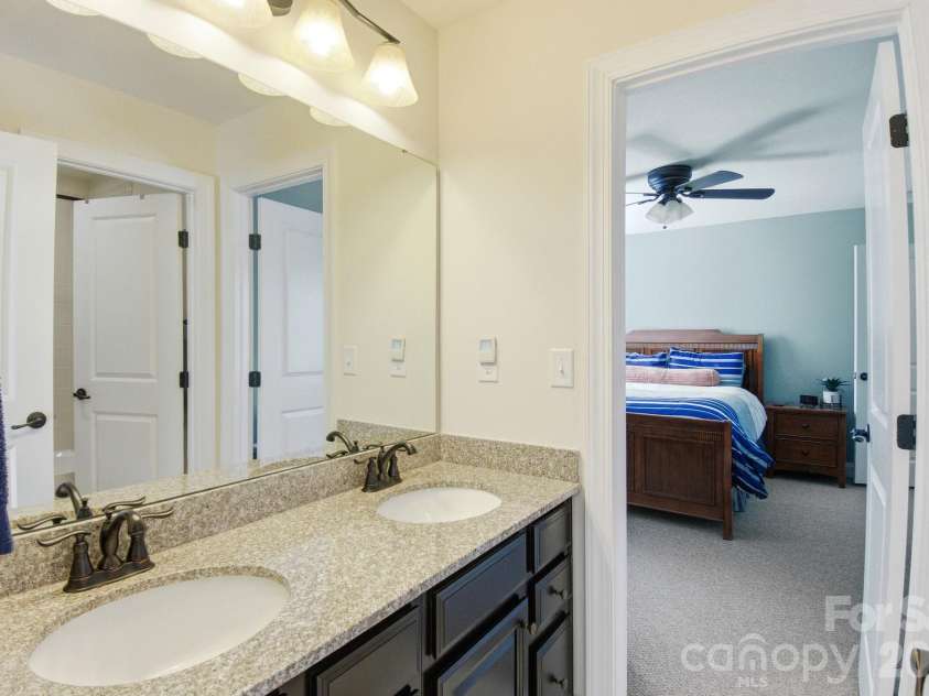 8306 Early Bird Way, Charlotte, NC 28227.  MLS# CAR4405672, YatesRealty ID 39644. Full Bathroom #2