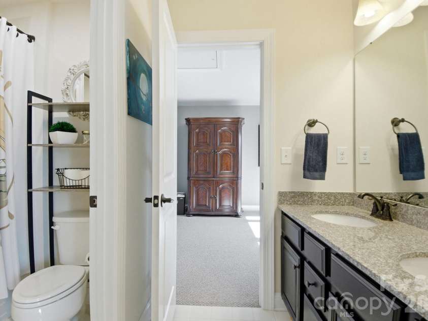 8306 Early Bird Way, Charlotte, NC 28227.  MLS# CAR4405672, YatesRealty ID 39644. Full Bathroom #2