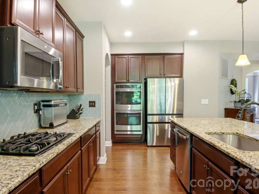 8306 Early Bird Way, Charlotte, NC 28227.  MLS# CAR4405672, YatesRealty ID 39644. Kitchen