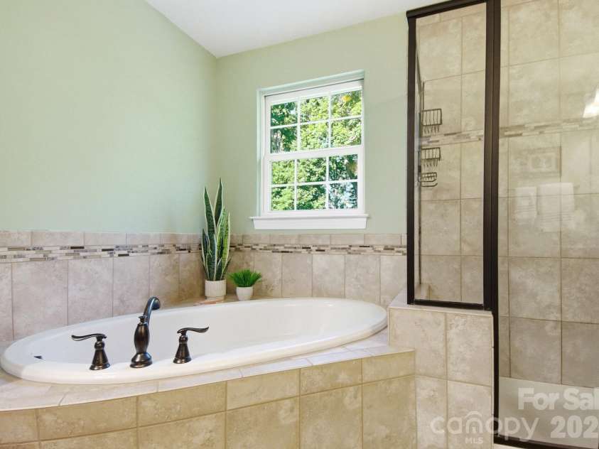 8306 Early Bird Way, Charlotte, NC 28227.  MLS# CAR4405672, YatesRealty ID 39644. Primary Bathroom