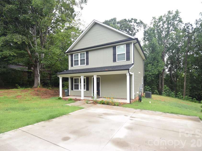 921 Pineridge Street, Concord, NC 28025.  MLS# CAR4407279, YatesRealty ID 39645. 