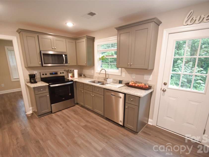 921 Pineridge Street, Concord, NC 28025.  MLS# CAR4407279, YatesRealty ID 39645. 