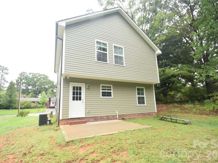 921 Pineridge Street, Concord, NC 28025.  MLS# CAR4407279, YatesRealty ID 39645. 