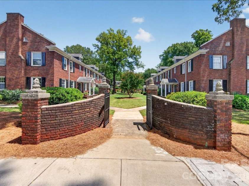524 Hawthorne Lane, Charlotte, NC 28204.  MLS# CAR4395091, YatesRealty ID 39646. 