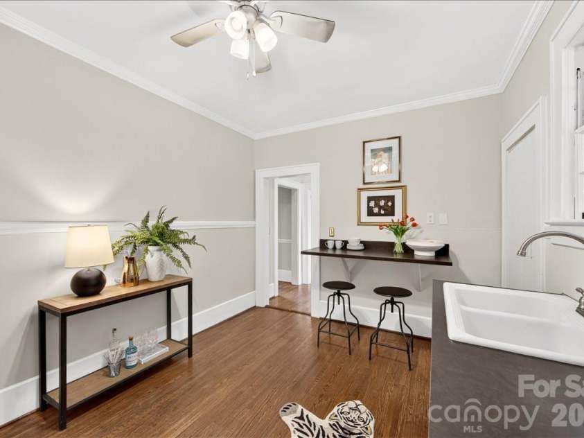 524 Hawthorne Lane, Charlotte, NC 28204.  MLS# CAR4395091, YatesRealty ID 39646. 