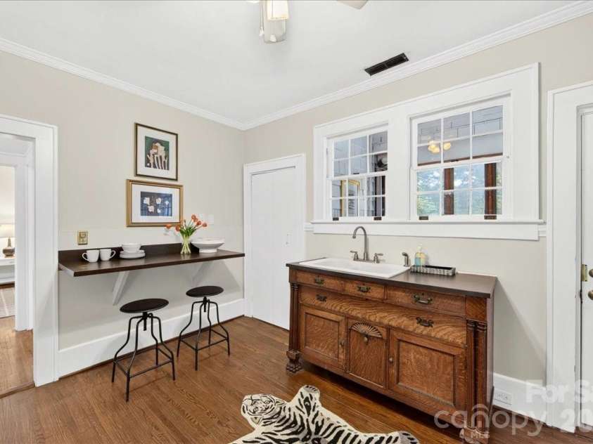 524 Hawthorne Lane, Charlotte, NC 28204.  MLS# CAR4395091, YatesRealty ID 39646. 