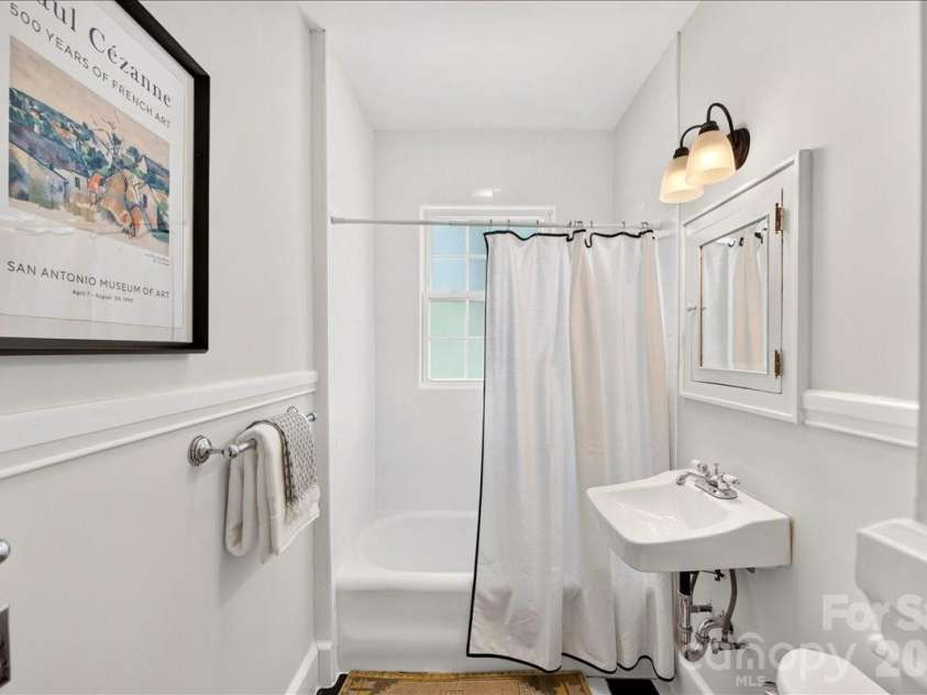 524 Hawthorne Lane, Charlotte, NC 28204.  MLS# CAR4395091, YatesRealty ID 39646. 