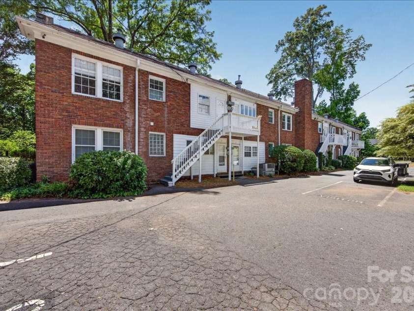 524 Hawthorne Lane, Charlotte, NC 28204.  MLS# CAR4395091, YatesRealty ID 39646. 