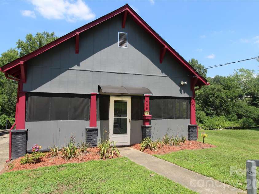 438 Folk Street, Lenoir, NC 28645.  MLS# CAR4405915, YatesRealty ID 39649. 