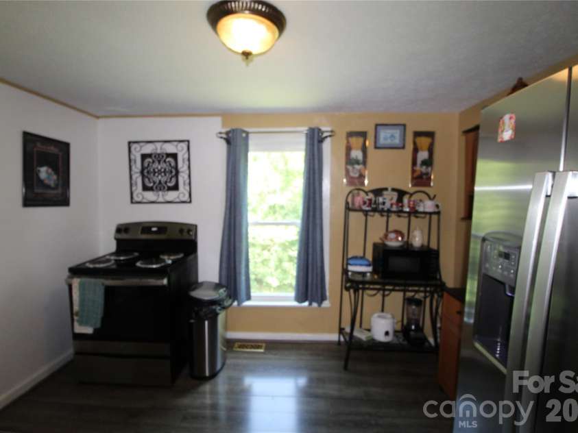 438 Folk Street, Lenoir, NC 28645.  MLS# CAR4405915, YatesRealty ID 39649. 