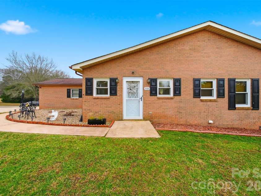 2336 21st Avenue, Hickory, NC 28601.  MLS# CAR4330468, YatesRealty ID 3965. 