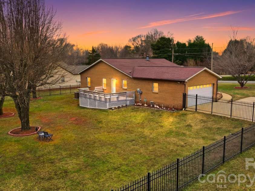 2336 21st Avenue, Hickory, NC 28601.  MLS# CAR4330468, YatesRealty ID 3965. 