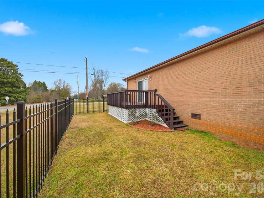 2336 21st Avenue, Hickory, NC 28601.  MLS# CAR4330468, YatesRealty ID 3965. 